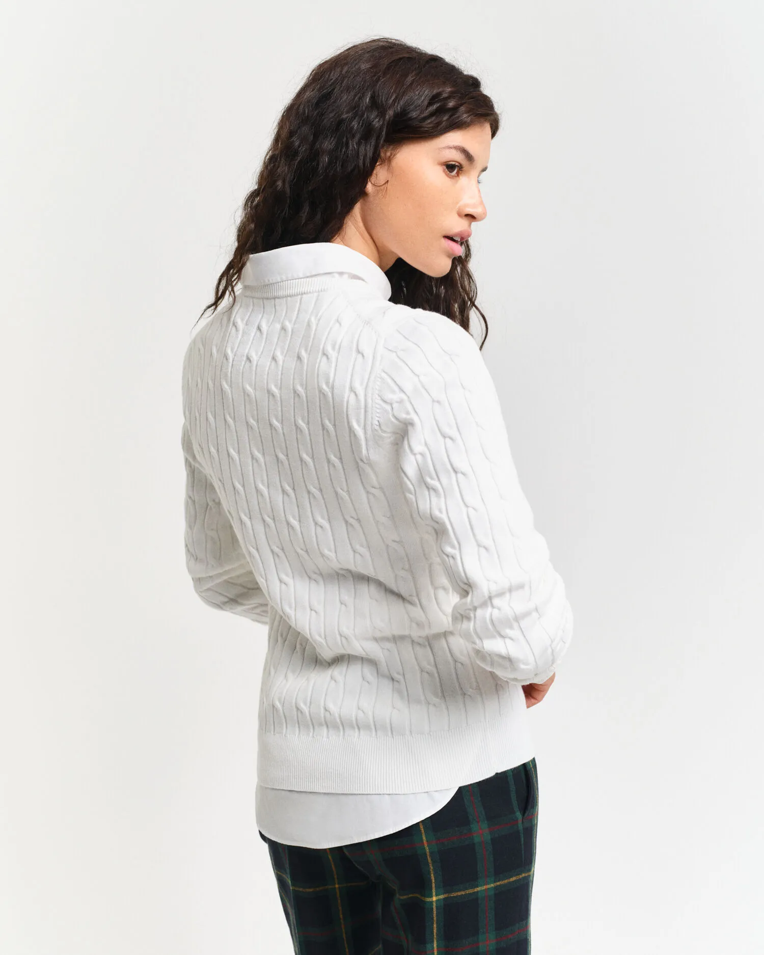 Maglia girocollo in cotone elasticizzato a trecce    